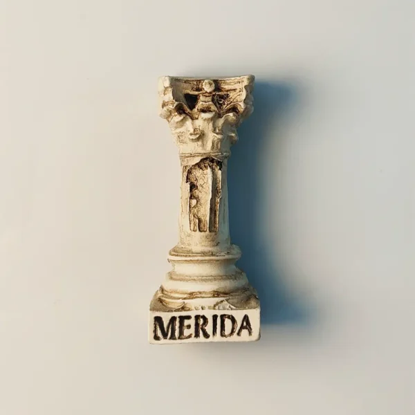Front view of the Spain Merida Roman Column fridge magnet