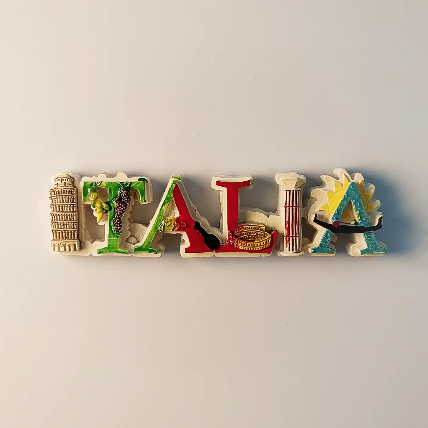 italy-letters-landmark-fridge-magnet-front Italy letters landmark fridge magnet front view.