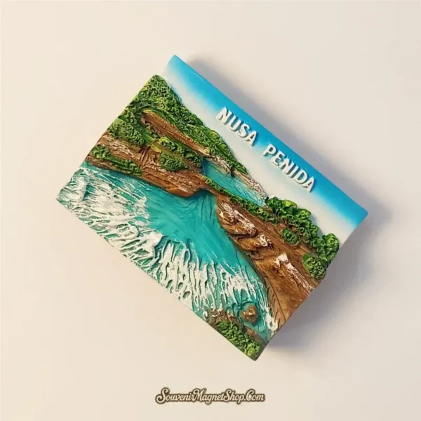 Collectible travel gift magnet featuring the scenic Angel's Billabong landmark on Nusa Penida island, Indonesia.