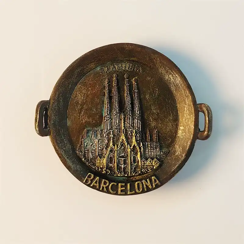 Front view of a vintage bronze-colored 3D relief fridge magnet featuring the Sagrada Familia in Barcelona.