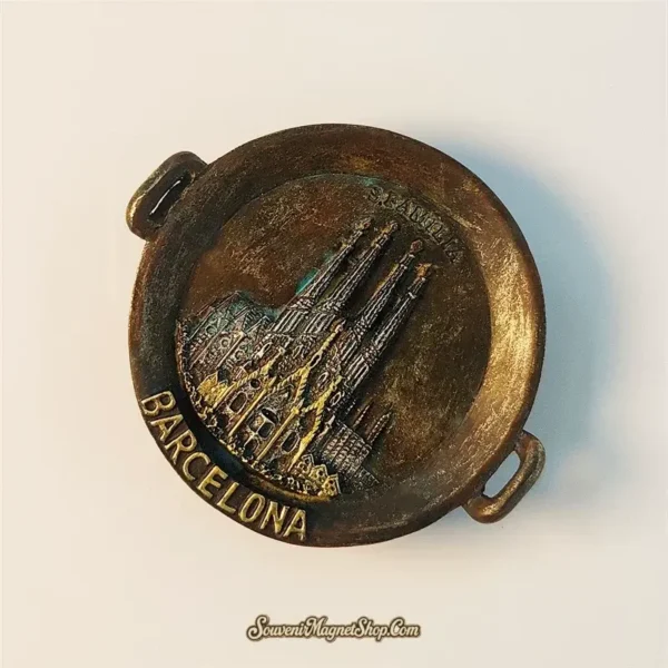 Detailed view of the 3D relief and vintage metallic finish of the Sagrada Familia commemorative magnet.