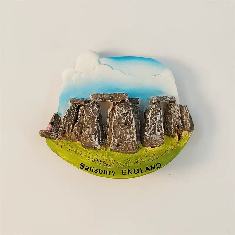 uk-salisbury-stonehenge-fridge-magnet-front Front view of 3D hand-painted Stonehenge fridge magnet with Salisbury England nameplate under a blue sky