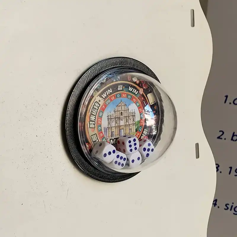 Macau funny fridge magnet with clear dome, roulette dial ring and loose dice